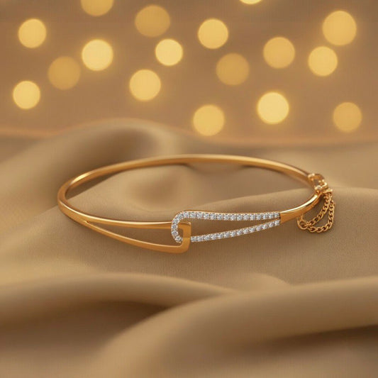 Delicate Diamond Bangle in 18K Yellow Gold, 0.196 ct