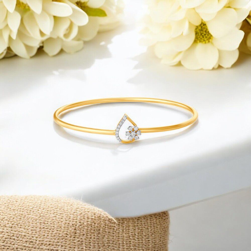 Timeless Fancy Diamond Bangle in 18K Yellow Gold, 0.154 ct