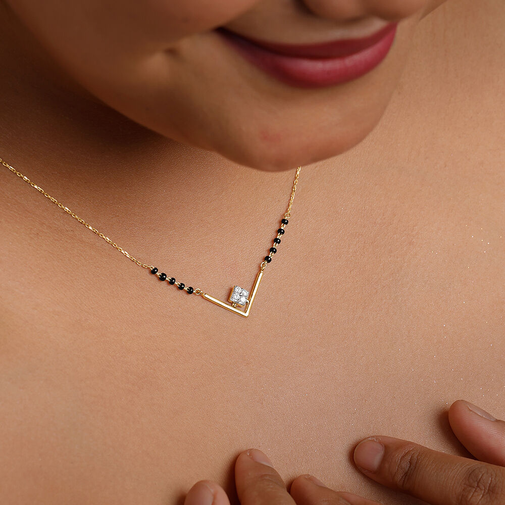 Elegant Edge Diamond Necklace in 14K Yellow Gold, 0.138 ct