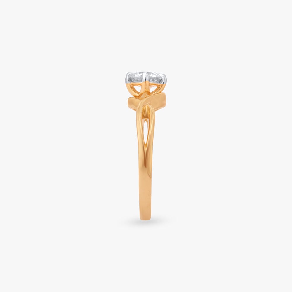 Sparkling Swirl Solitaire Finger Ring in 18K Yellow Gold, 0.51 ct